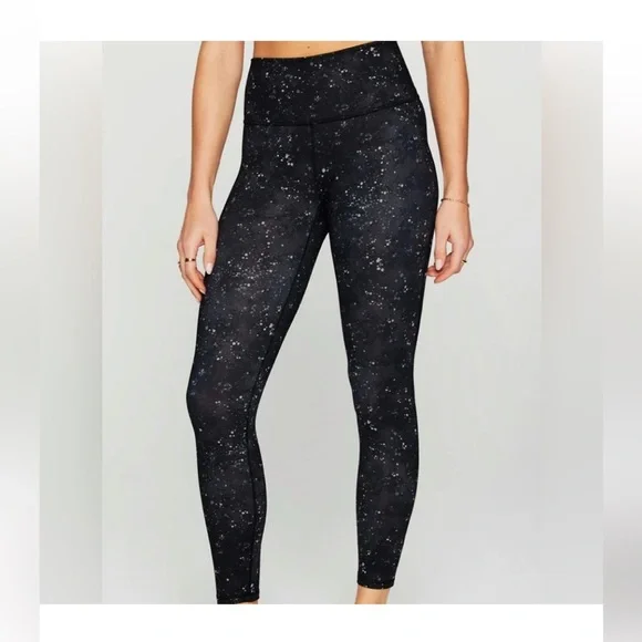 Fabletics Seamless Scrunch Black Shadow Blooms Legging Short | XS | NWT | 🌟Rare🌟 - Picture 5 of 11